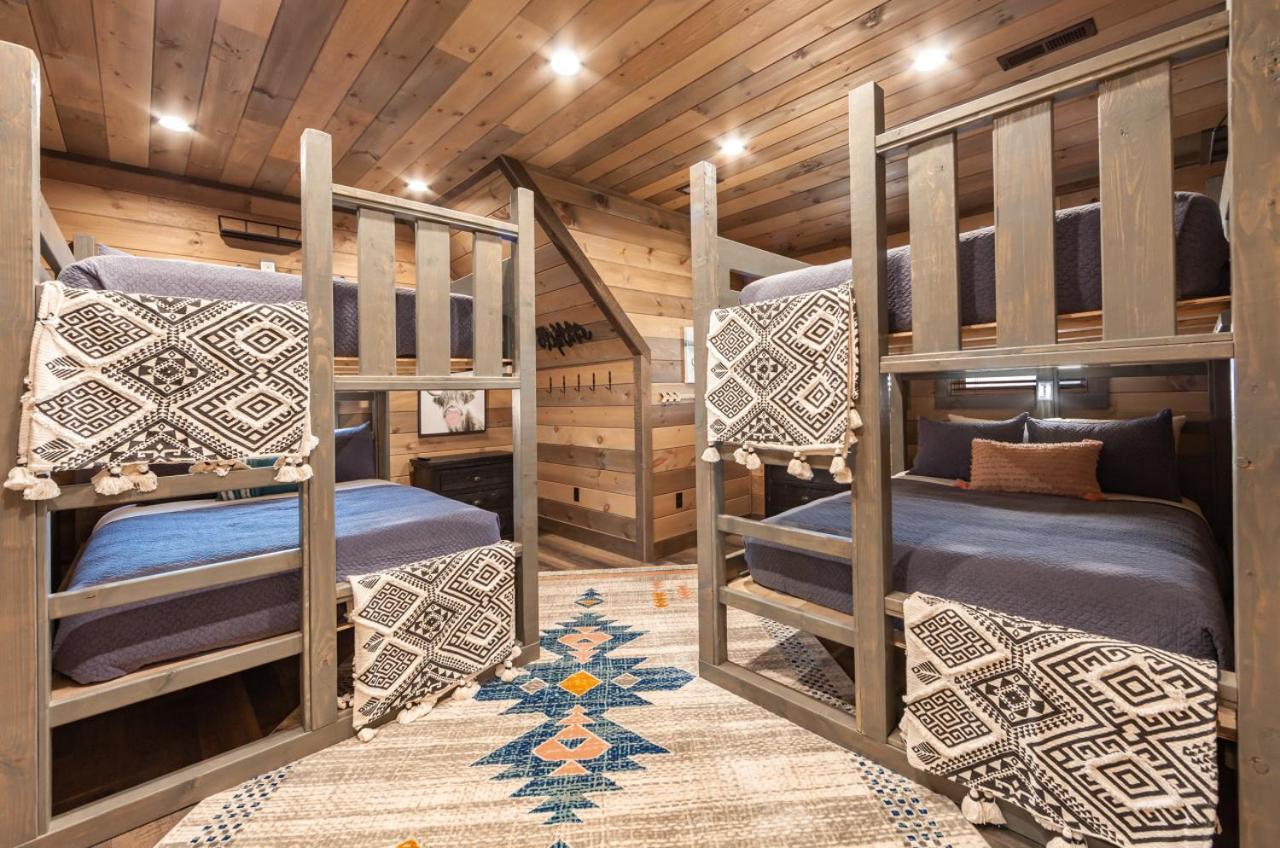 Splash Mountain Pool Hot Tub Theater Game Room Sevierville Buitenkant foto