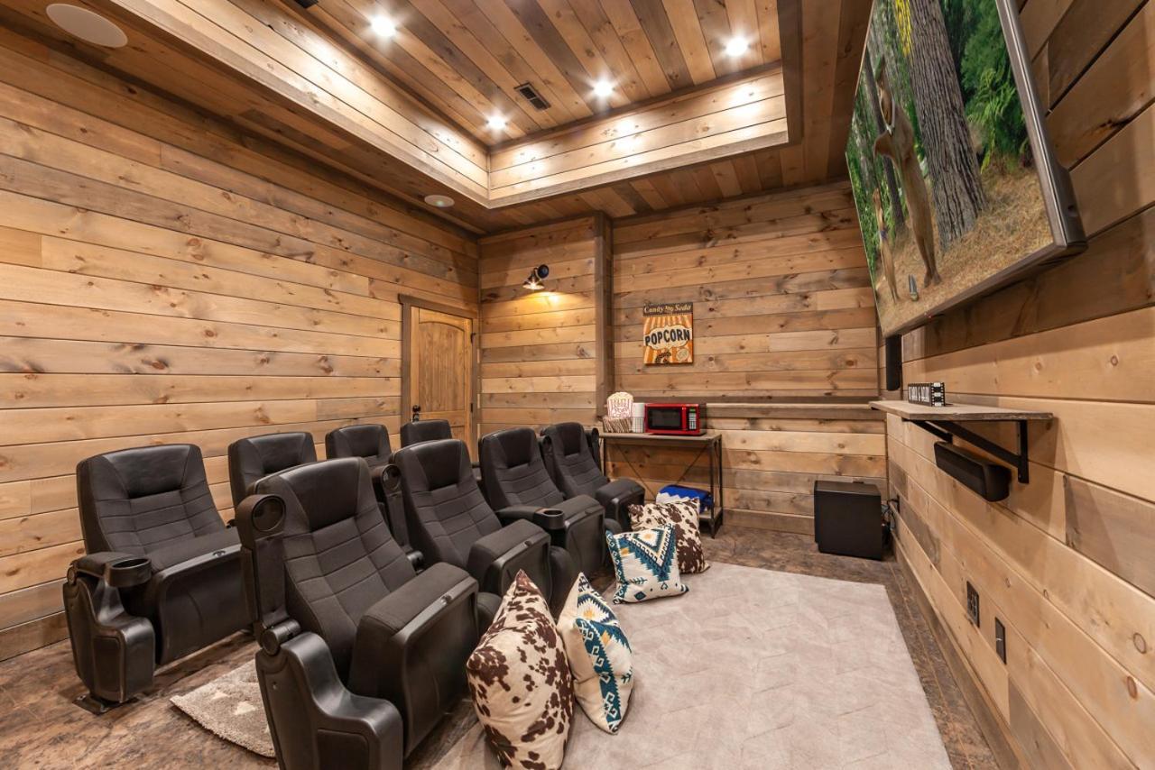 Splash Mountain Pool Hot Tub Theater Game Room Sevierville Buitenkant foto