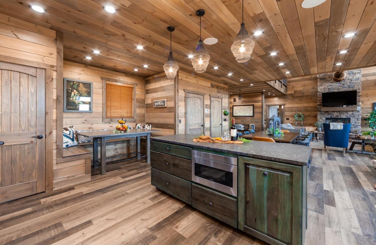Splash Mountain Pool Hot Tub Theater Game Room Sevierville Buitenkant foto